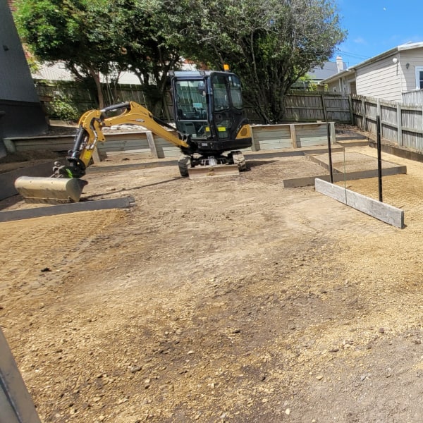 Garden bed preparation with a 2-tonne digger